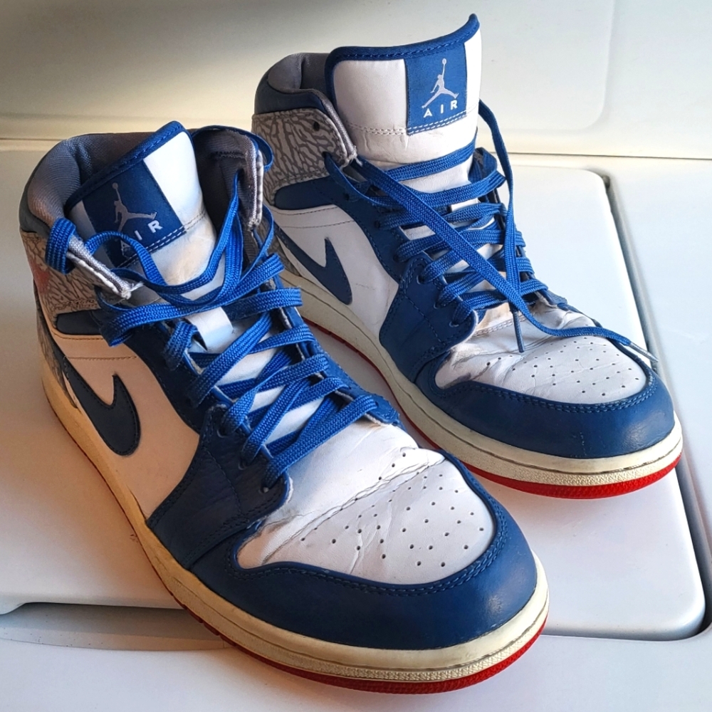 Nike Air Jordan Men, white blue red, size 10.5